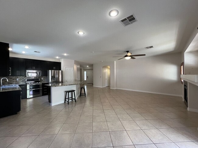 Building Photo - CHARMING 3BD/2BA SINGLE STORY HOME IN SUMM...