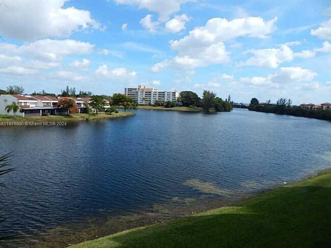Building Photo - 6575 W Oakland Park Blvd