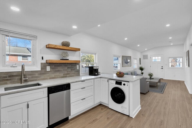 Building Photo - 1807-1809 Laurel Terrace