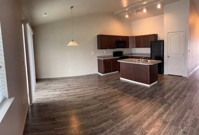 Building Photo - 1616