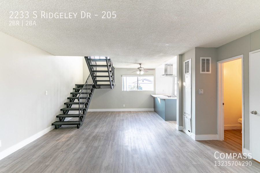 Foto principal - Updated Mid-Century 2-Bed, 1.5-Bath Townho...