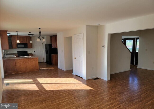 Building Photo - 148 Stoney Ledge Dr