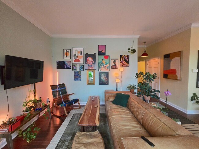 Foto del edificio - Rare opportunity in prestigious Hiram Square! First floor, condominium with 2-bedrooms & bonus ro...