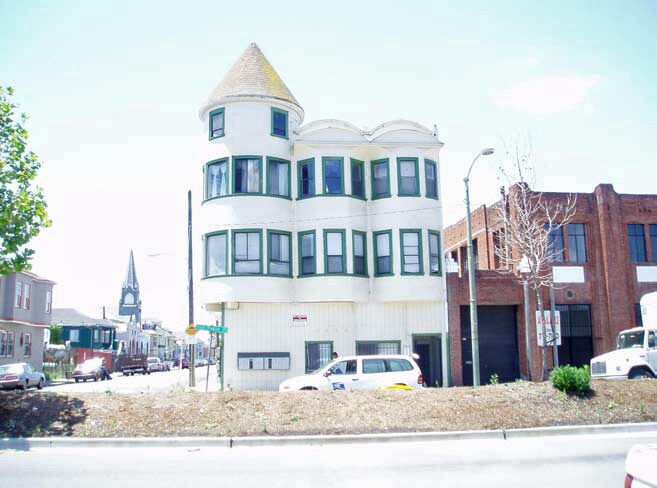 Vista alternativa del edificio - 2505 San Pablo Ave