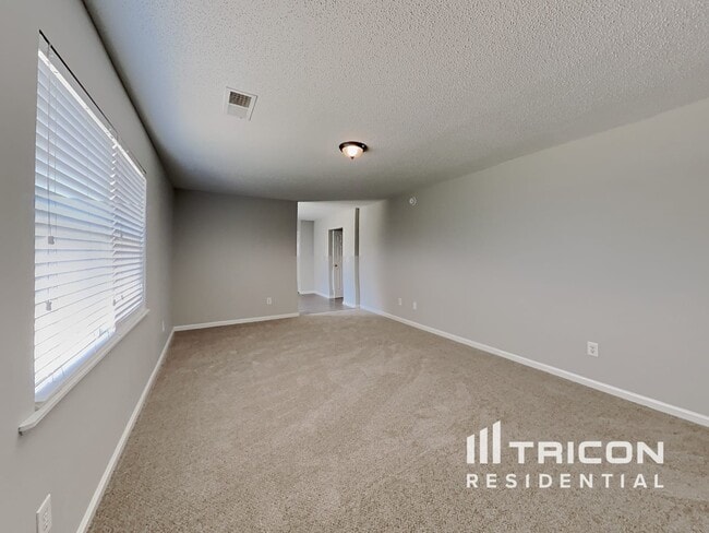 Foto del edificio - 142 Quiet Grove Dr