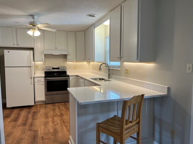 Foto del edificio - 8609 Peppertree Ln