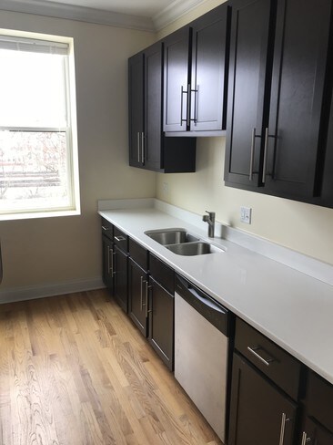 Building Photo - 1424 W Lunt Ave