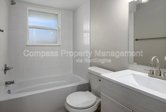 Building Photo - 1131 Lyon St NE