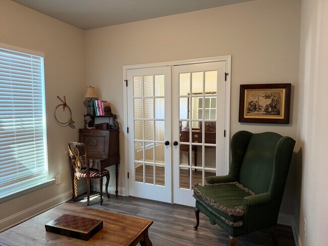 Building Photo - 352 Fox Haven Dr