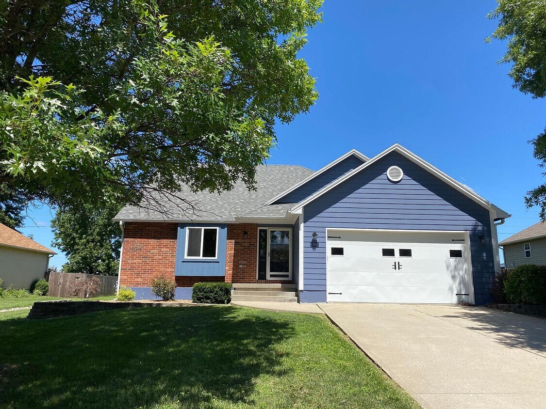 1597 Essex Dr Warrensburg Mo 64093 House For Rent In Warrensburg Mo Apartments Com