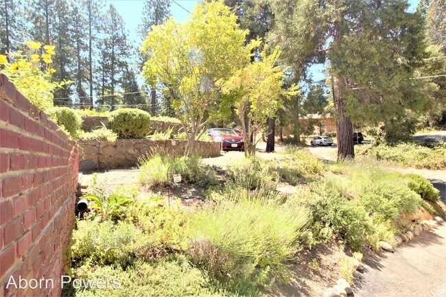 Building Photo - 2 br, 1.5 bath House - 3107 Sheridan Street