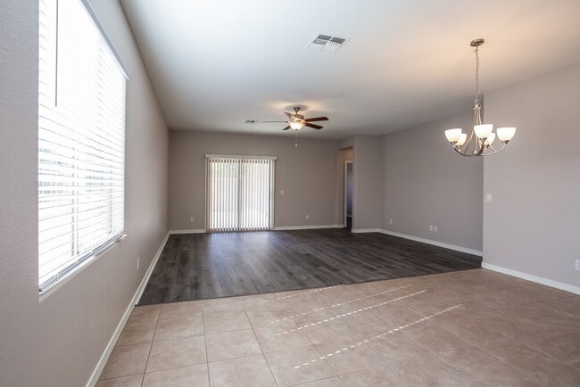 Foto del edificio - 33022 N Falcon Trail