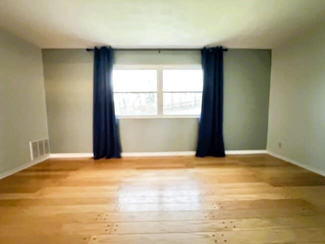 Building Photo - 5684 Red Oak Dr