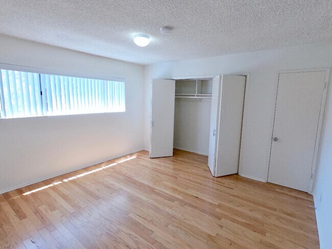 Foto del edificio - 1345 N Orange Dr