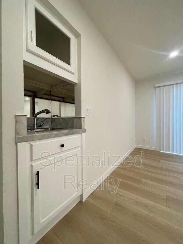 Foto del edificio - 8020 Langdon Ave