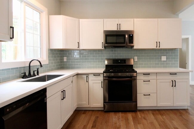 Columbia City Triplex - Columbia City Triplex Apartment