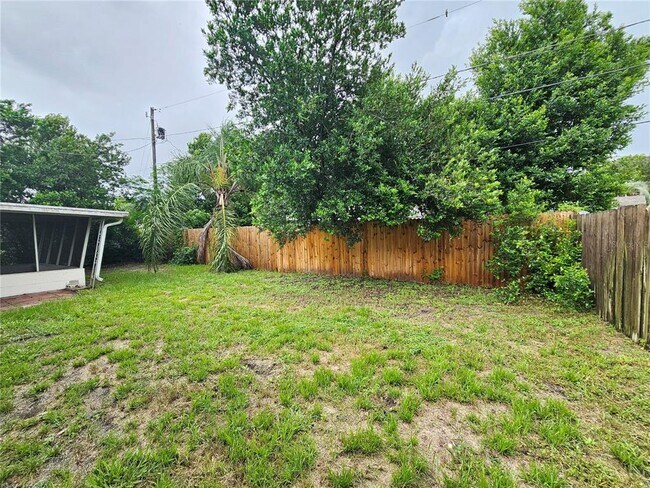 Foto del edificio - 1702 Aqua Ln