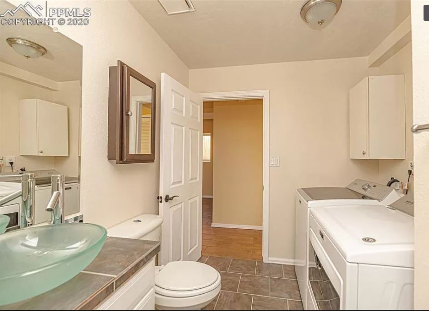 Downstairs Bathroom Pic #2 - 1830 Doherty Rd