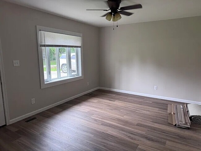 Foto del edificio - 319 Hickory Dr