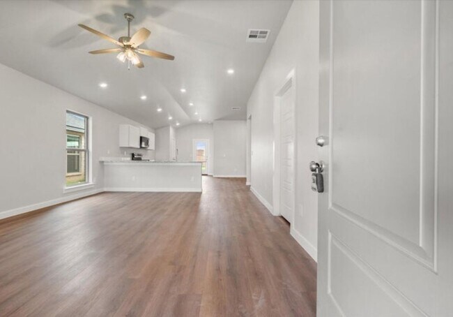 Foto del edificio - Fabulous and New! 3/2/2