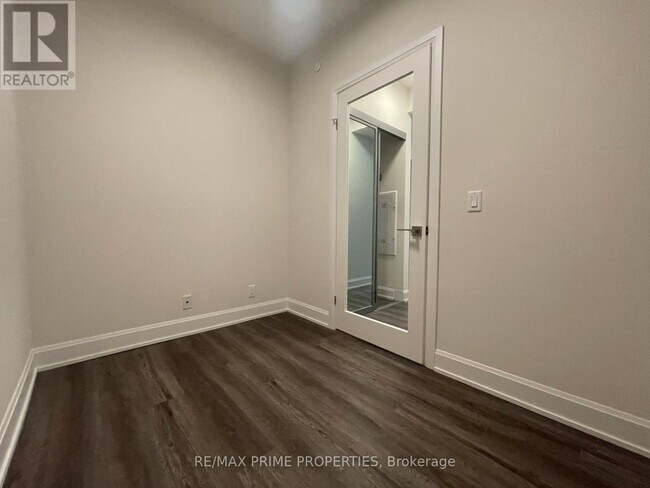 Photo du bâtiment - 8 Water Walk Dr