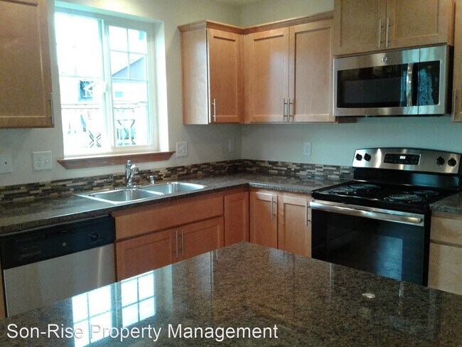 Building Photo - 3 br, 2.5 bath House - 4325 Larch Lane #47