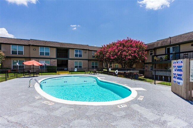 Foto del edificio - 10749 E NW Hwy