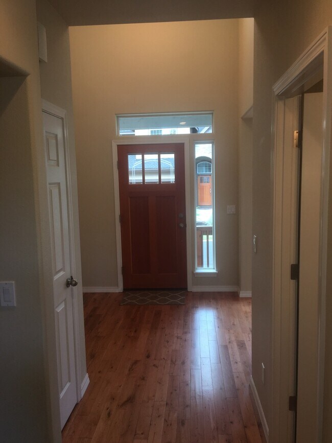 Building Photo - 60958 Snowbrush Dr