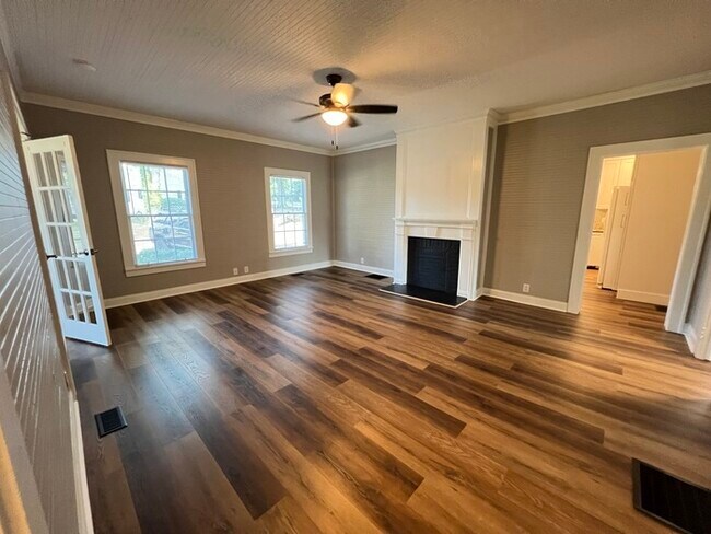 Foto del edificio - Historic mill house in hot Fort Mill SC with amazing kitchen!
