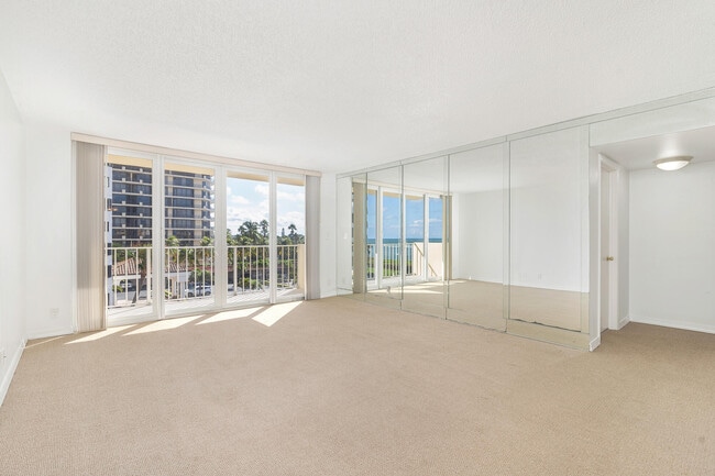 Building Photo - 630 Ocean Dr