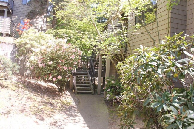 Building Photo - 2 br, 1 bath House - 68 Galen Street