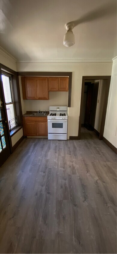 Building Photo - 1507 W 78th St