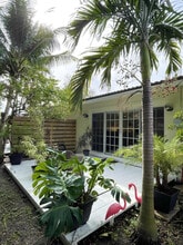 Building Photo - 266 NE Wavecrest Way