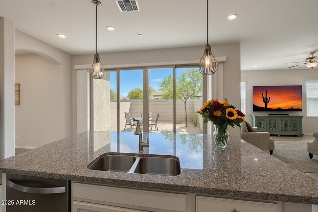 Foto del edificio - 1914 N 140th Ave