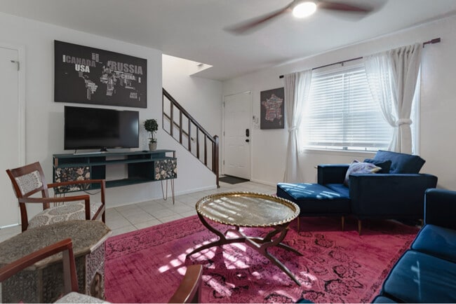 Building Photo - 242 Lake Ella Dr