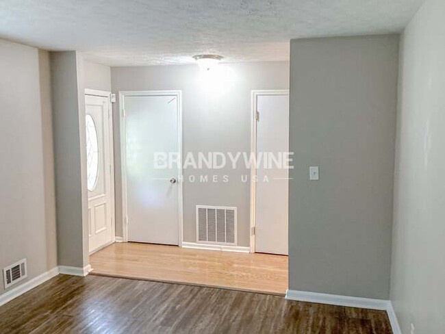 Building Photo - One month FREE RENT!!!