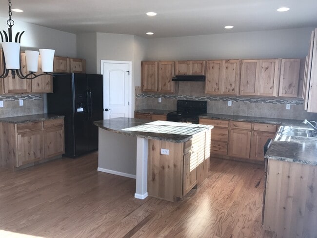 Building Photo - Nice house, 4 bedroom with Mountain Views in Windsor!