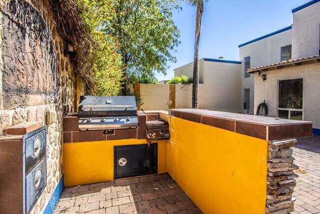 Foto del edificio - Central Corridor BEAUTIFUL HOME!!! Modern ...