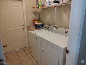 Building Photo - 5126 SW 19th Pl