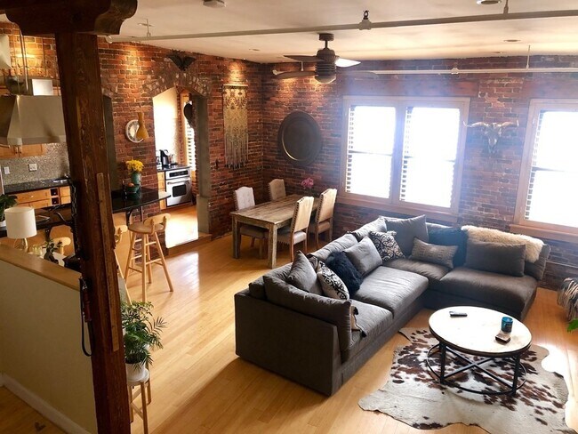 Living room - 27 Fayette St