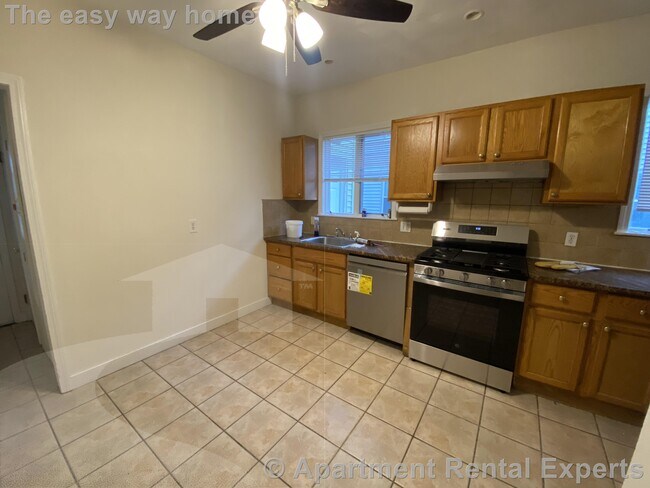 Foto del edificio - 1028 Fellsway