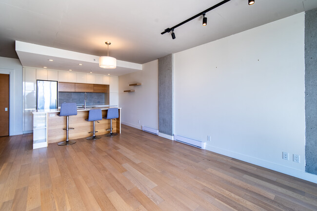 Building Photo - 989 Johnson St