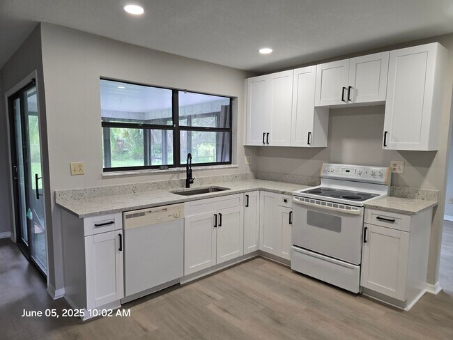 Foto del edificio - 427 SE Galleon Ln