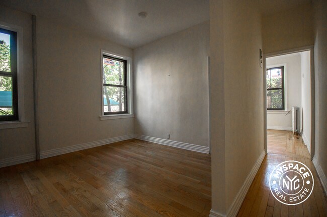 Building Photo - 1356 Pacific St