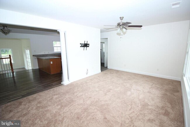 Building Photo - 190 Henry Cowgill Rd