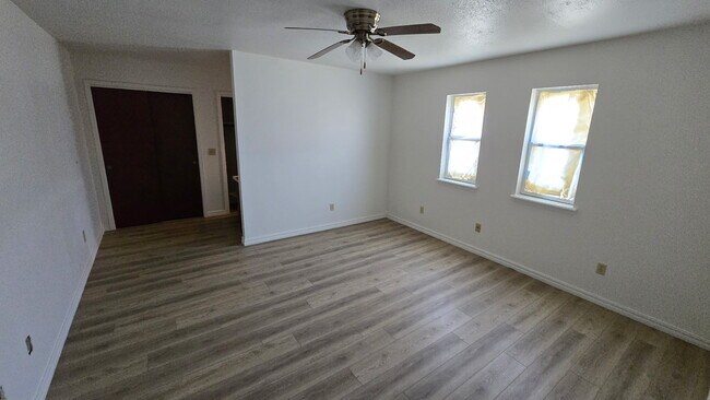 Foto del edificio - 2504 E 19th St