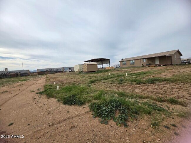 Foto del edificio - 22824 W Myers St