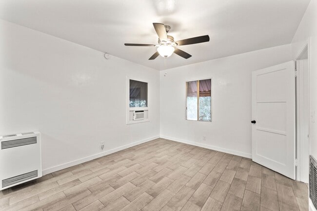 Building Photo - 10639 Fitzroy Ave