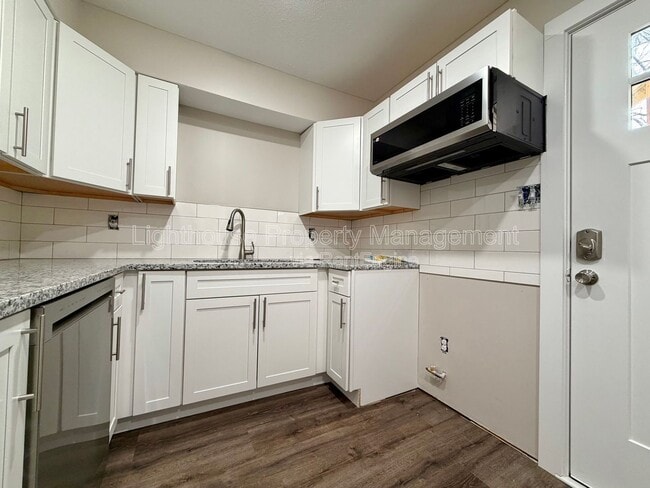 Foto del edificio - 2633 Woodward Ave SW