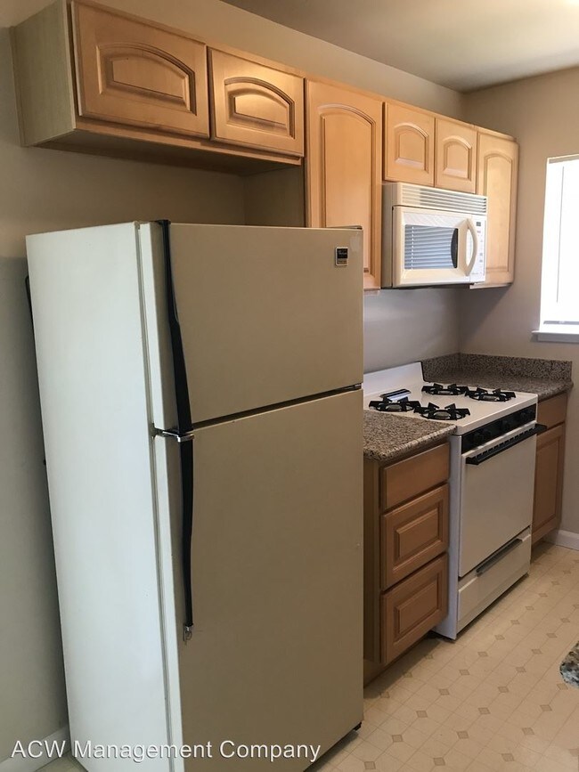 Foto del edificio - 1 br, 1 bath Apartment - 731 E. Homestead Rd.